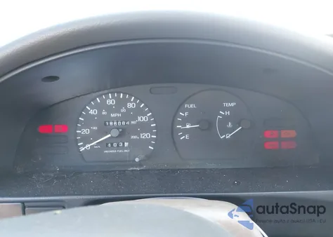 1993 Nissan Sentra E/Xe/Se z USA, uszkodzony, nr VIN 1N4EB32A8PC701505